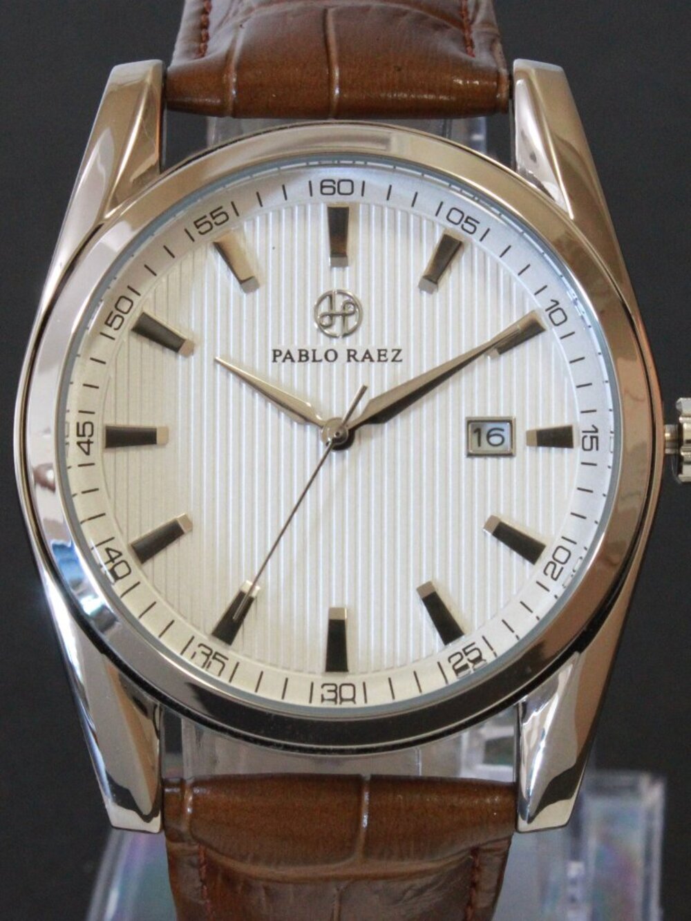 Men's Contemporary Dress Textured Dial Raised Indices Date Complication 41mm - Picture 6 of 10